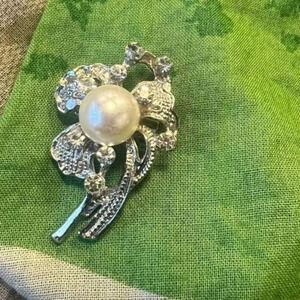 Pearl and Rhinestone Encrusted Silver Tone Pin